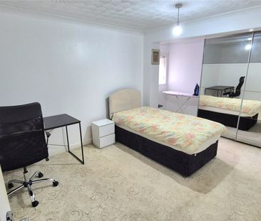 Rose Hill Avenue, 18, Blackburn, BB1 1YW, Lancashire - Photo 1