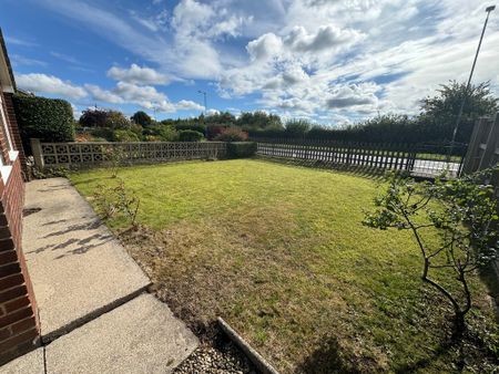 Eastfield Crescent, Badger Hill - P10873 - Photo 2