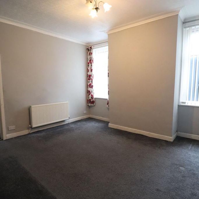 3 bedroom end of terrace house to rent - Photo 1