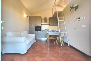 Bilocale con ingresso indipendente, giardino privato e posto auto