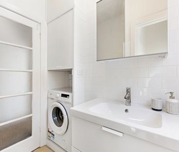 Charming Art Deco apartment in prime CBD location - Photo 2
