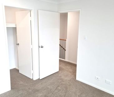 3 BED 2 BATH TOWNHOUSE WITH DUCTED AIR - Photo 3