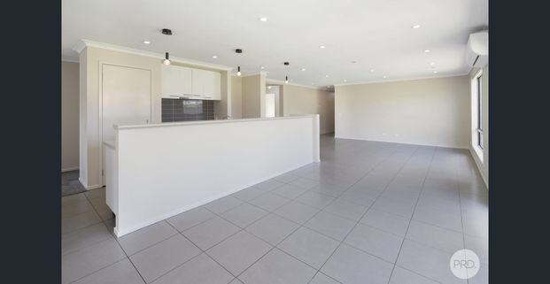 SPACIOUS FAMILY HOME IN QUIET COURT LOCATION - Photo 1