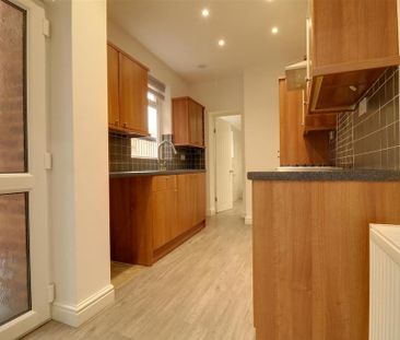 3 bedroom terraced house to rent - Photo 5
