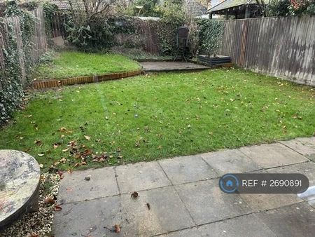 2 bedroom semi-detached house to rent - Photo 5