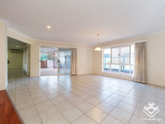 Big Beautiful 4 bedroom family house in most convenience location $750 pw available 3/10/2024 - Photo 1