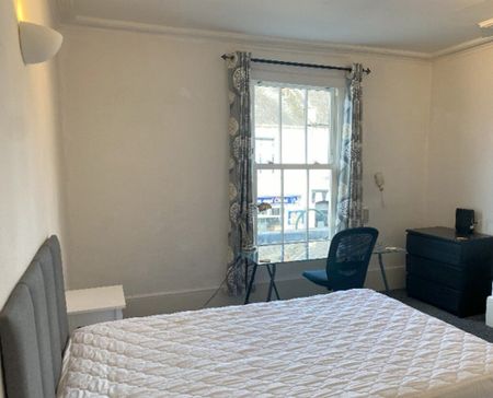 6 Bed Student Accommodation - Photo 3