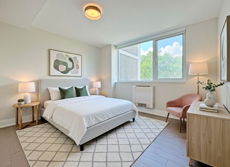 For Lease - 11 Walmer Road Unit# 203, Toronto, Ontario - Photo 4