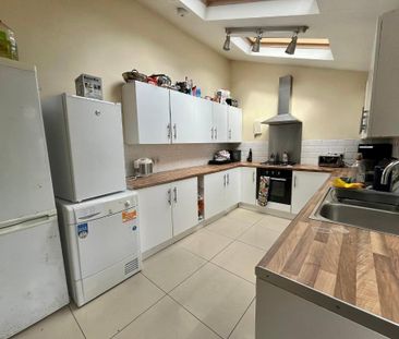 5 bedroom detached house to rent - Photo 4