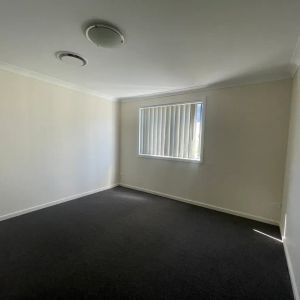 FOUR BEDROOM TOWNHOUSE - Photo 2