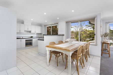 Fully Furnished Three-Bedroom Home In The Heart Of Kiama - Photo 2