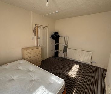 Room in a Shared House, St Hildas Mount, LS9 - Photo 4