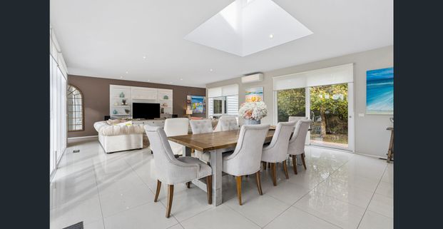 Available from 17 January 12 Month Lease Fully Furnished - Photo 1