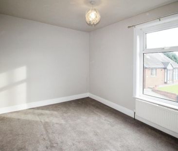 2 bedroom end of terrace house to rent - Photo 3