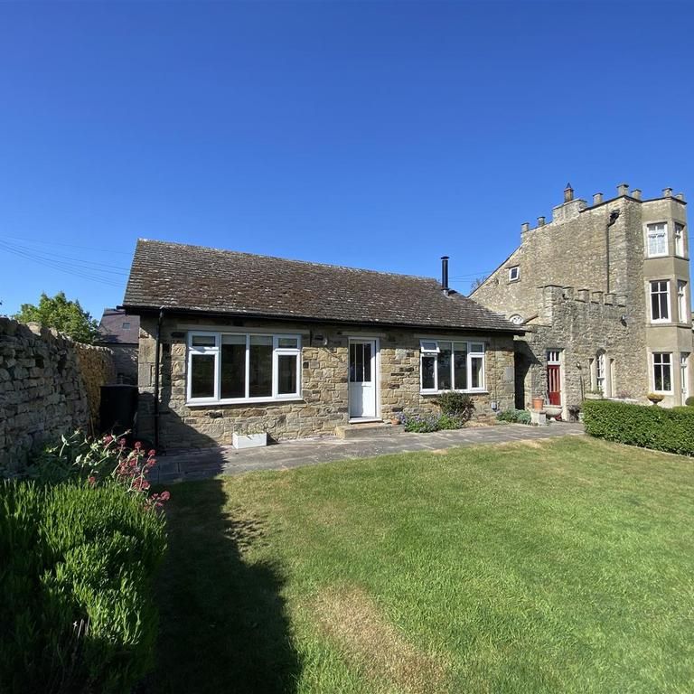 2 bedroom detached bungalow to rent - Photo 1