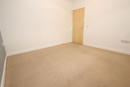 Spencers Wood, Bromley Cross, Bolton, BL7 9BX - Photo 4