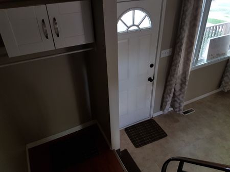 434 CORNWALL 3 BEDROOM PERFECTION - Photo 2