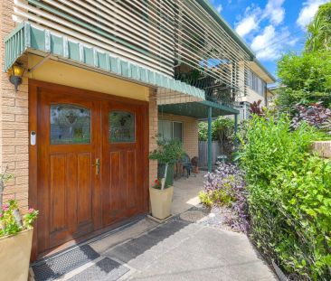 SPACIOUS FOUR-BEDROOM HOME WITH SOLAR INCLUDED - Photo 6