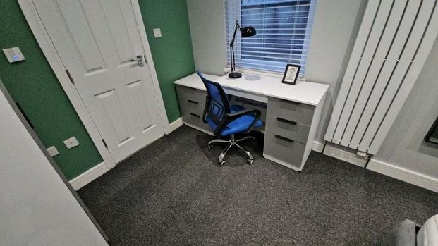 1 bedroom in a house share to rent - Photo 1