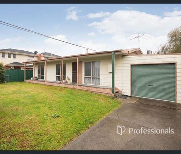 Stylish 3-Bedroom Residential Unit in Springvale - Photo 2