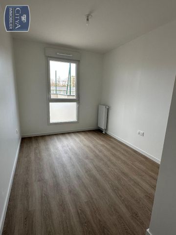 Location Appartement 4 pièces 92m² CAEN 14000 - Photo 3
