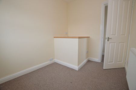 2 Bedroom End of Terrace - Photo 4