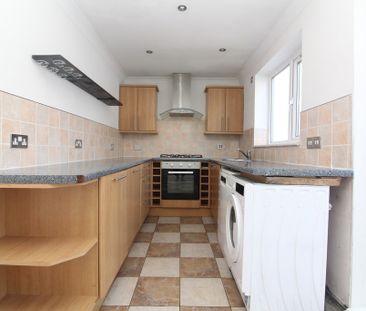 2 Bedroom Mid Terraced House - Photo 5