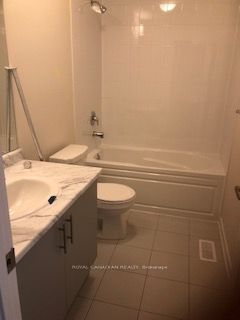 Townhouse For Lease | X8135242 - Photo 5