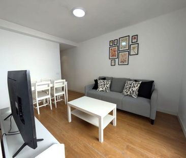 Carrer de les Aigües del Llobregat, L'Hospitalet de Llobregat, Cata... - Photo 2