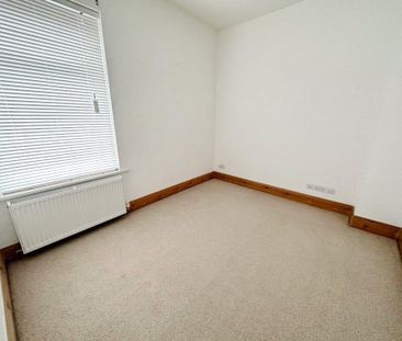 3 bedroom end of terrace house to rent - Photo 5