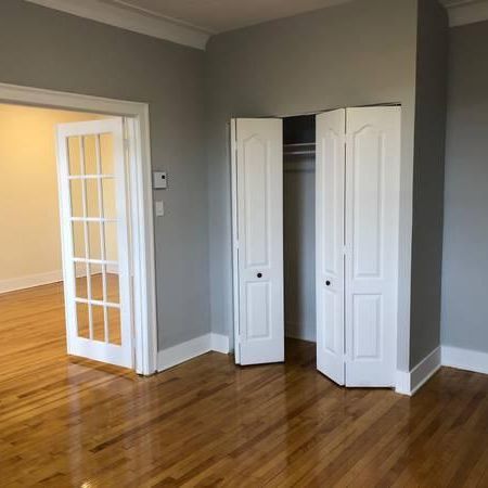 5235 Cote St Luc Road 2 Bedroom Apt - Photo 4