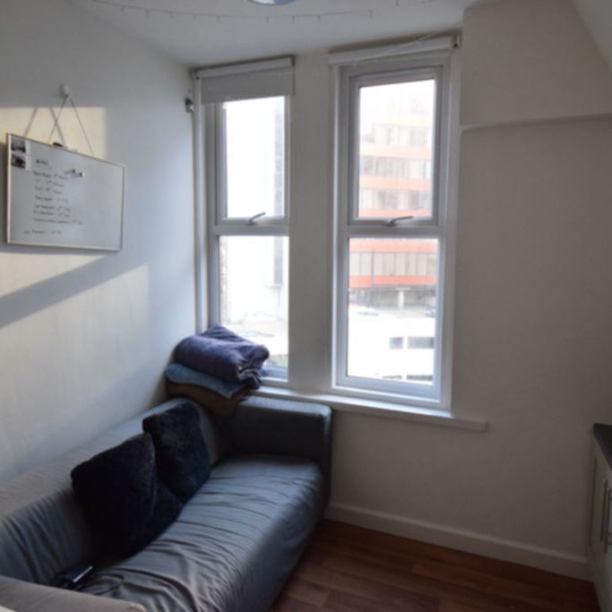 2 Bedroom Flat To Rent in Lansdowne - £1,170 pcm Tenancy Info - Photo 1