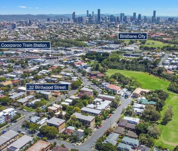 Spectacular renovated three bedroom apartment - Photo 2