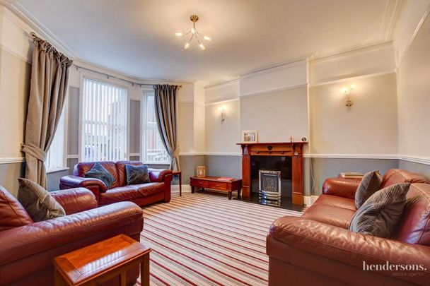 4 bedroom villa to rent - Photo 1