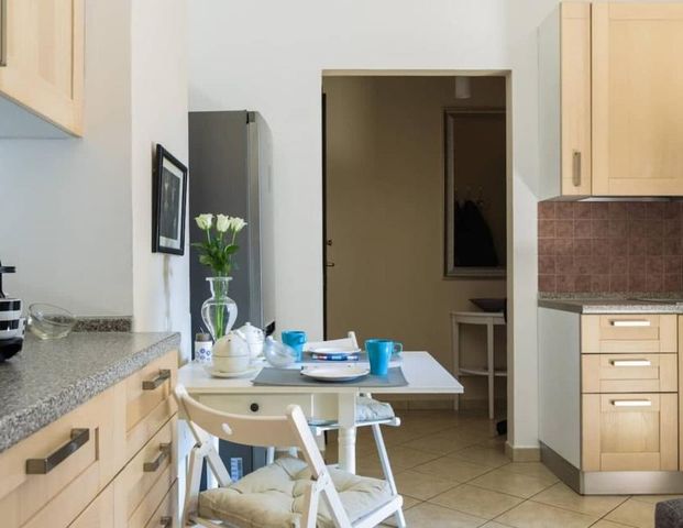 Schönes möbliertes Zimmer mit Parkettfußboden in Wildau - Photo 1