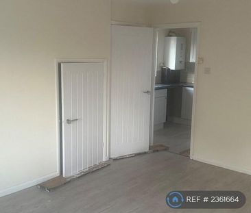 2 bedroom maisonette to rent - Photo 2