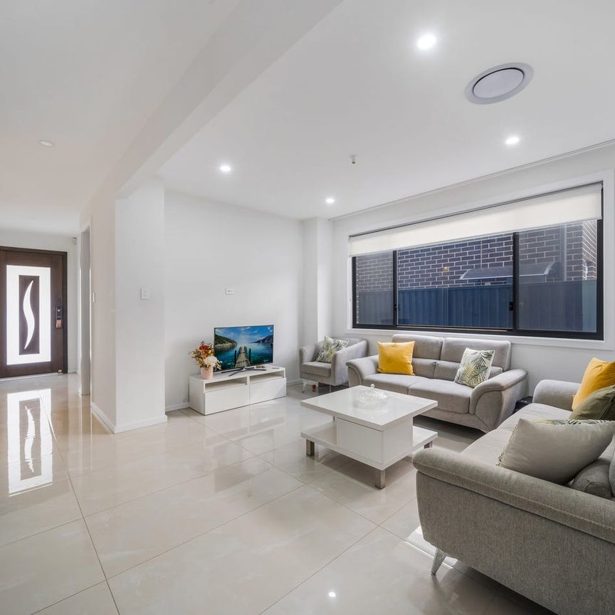 Spacious Five Bedroom Family Home! - Photo 1