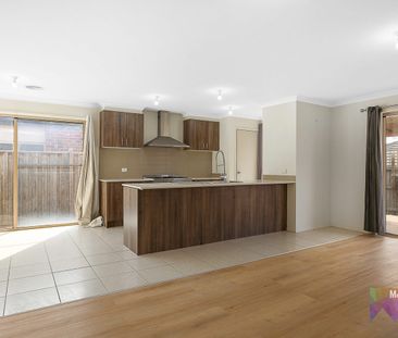 A Modern Home in the Heart of Cranbourne West! - Photo 4