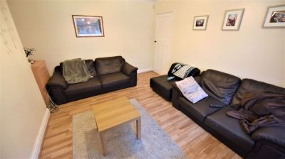 3 bedroom House in Buckingham Avenue, Leeds - Photo 2
