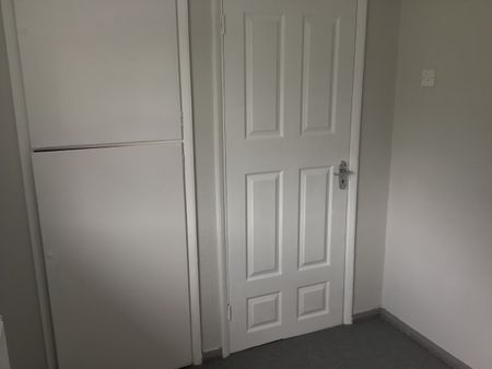 3 Bed Terraced House, Canterbury Road, CR0 - Photo 3