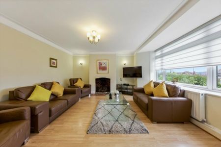 4 bedroom flat to rent - Photo 3