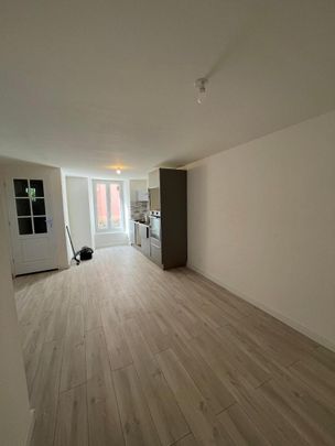 Location Maison 4 pièces 85m² ROUGIERS 83170 - Photo 1
