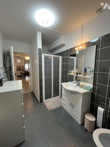 BERRU - Appartement de Type 2 avec terrasse et place de parking. - Photo 2