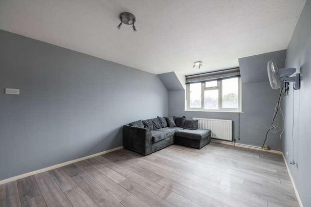 St. Johns, Redhill, RH1 - Photo 1