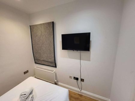 1 bedroom in a house share to rent - Photo 4