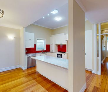 Rental Listing: Spacious 3-Bedroom Home in Leafy Neighbourhood - Photo 3