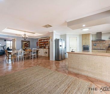 Spacious Family Living with Comfort and Convenience - Photo 4