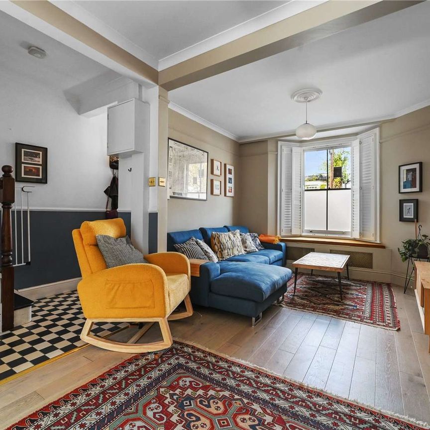 Beautifully presented four bedroom house a quiet residential street. - Photo 1