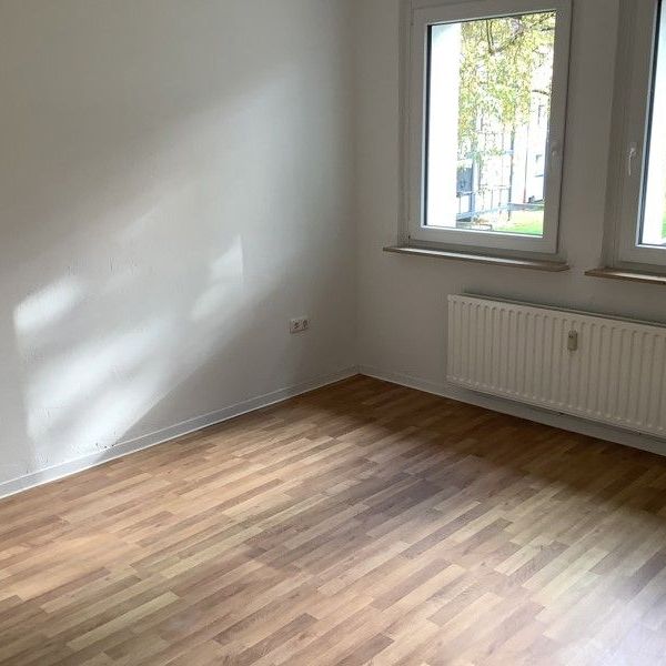 Geräumige 1,5 Singlewohnung mit Küchenzeile und großem Balkon - Photo 1