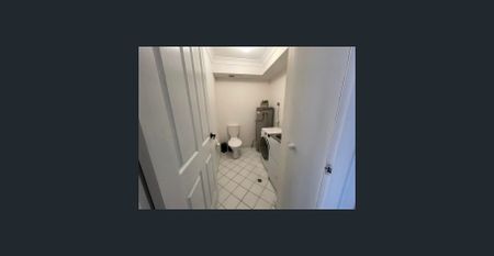 Renovated 2 Bedroom Apartment - Photo 5